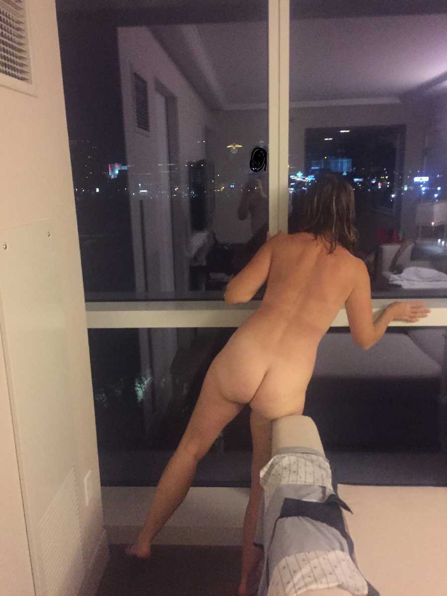 amateur naked hotel room