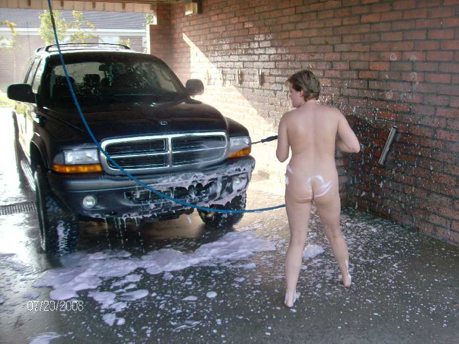 Nude Dudes Washing