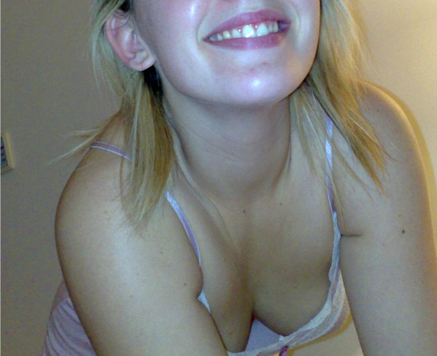 German Girlfriend with Sexy Smile - Sexy Amateur Dare