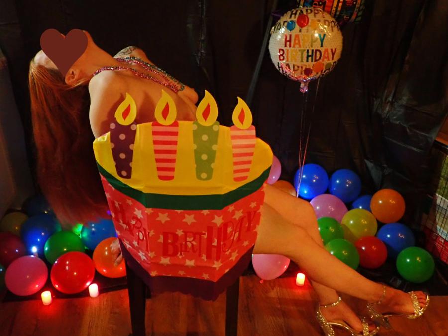 MILF in Birthday Ballon Pic Nudity!