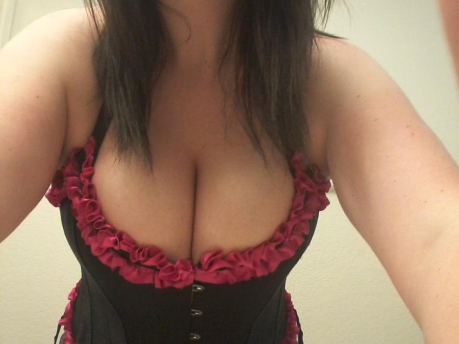 Woman in Corset showing Boobs - Amateur