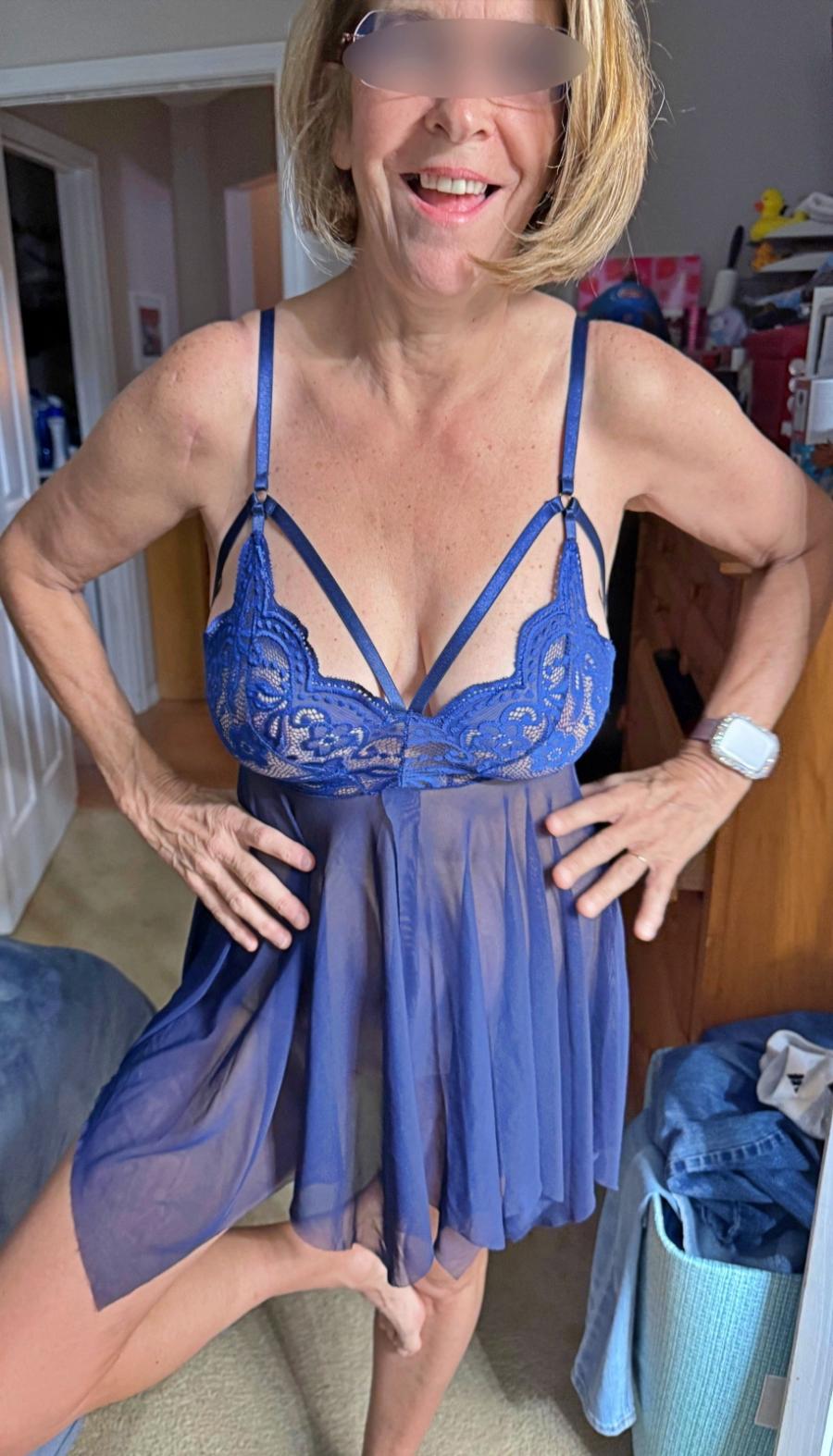 GILF Wife in her new Lingerie - Sexy Amateur Dare