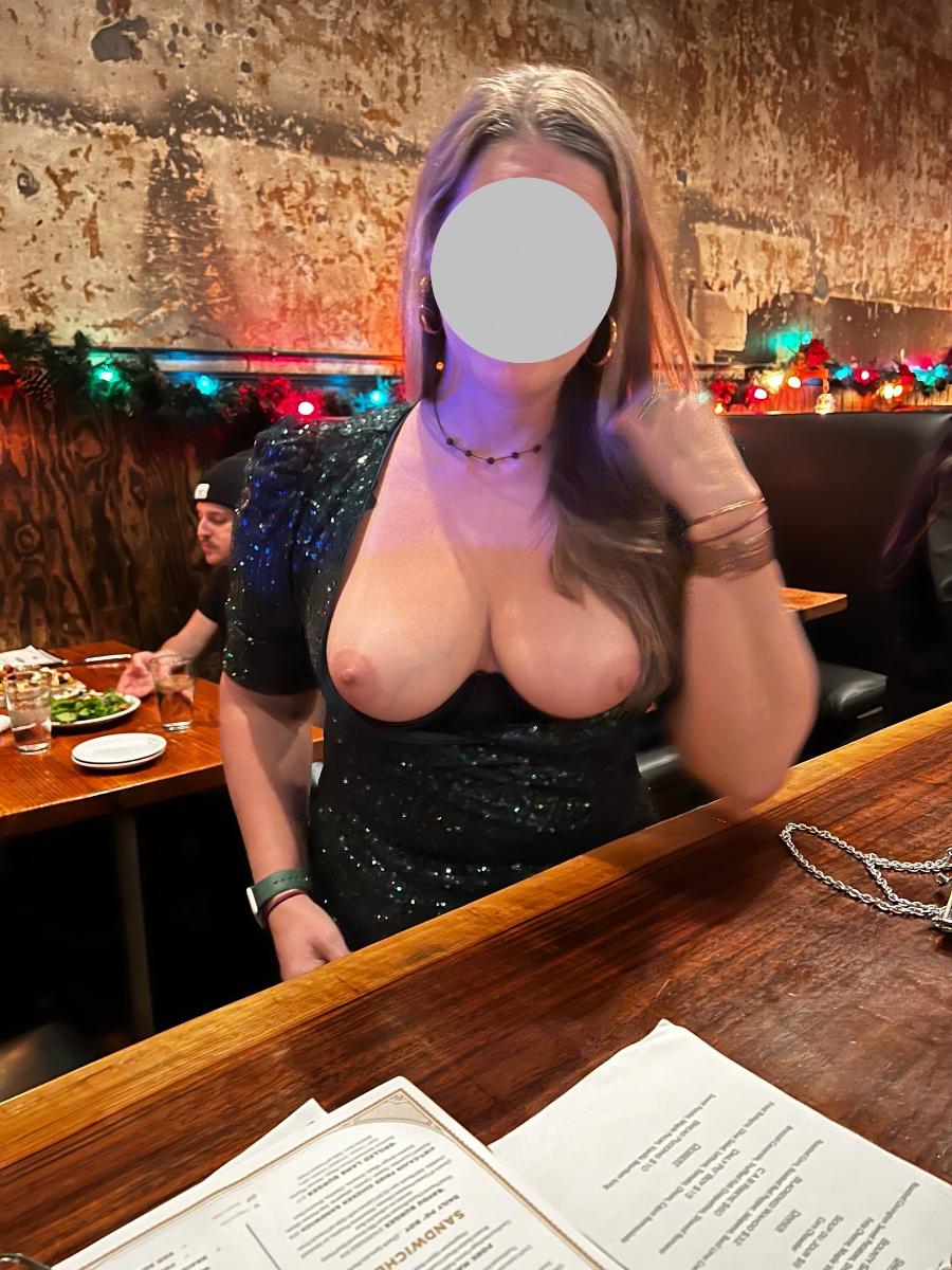 Exposing her Breasts at the Bar - Amateur MILF!!