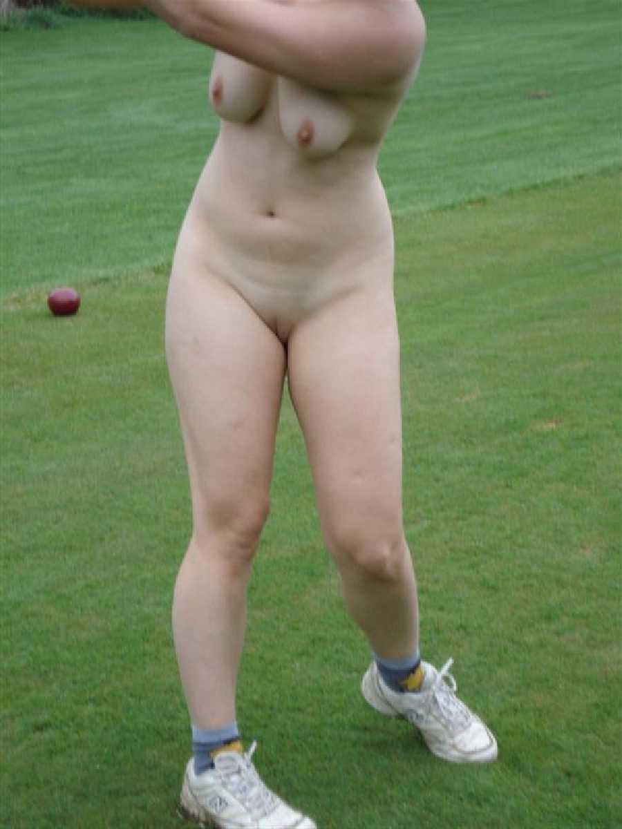 Nude chick golfing